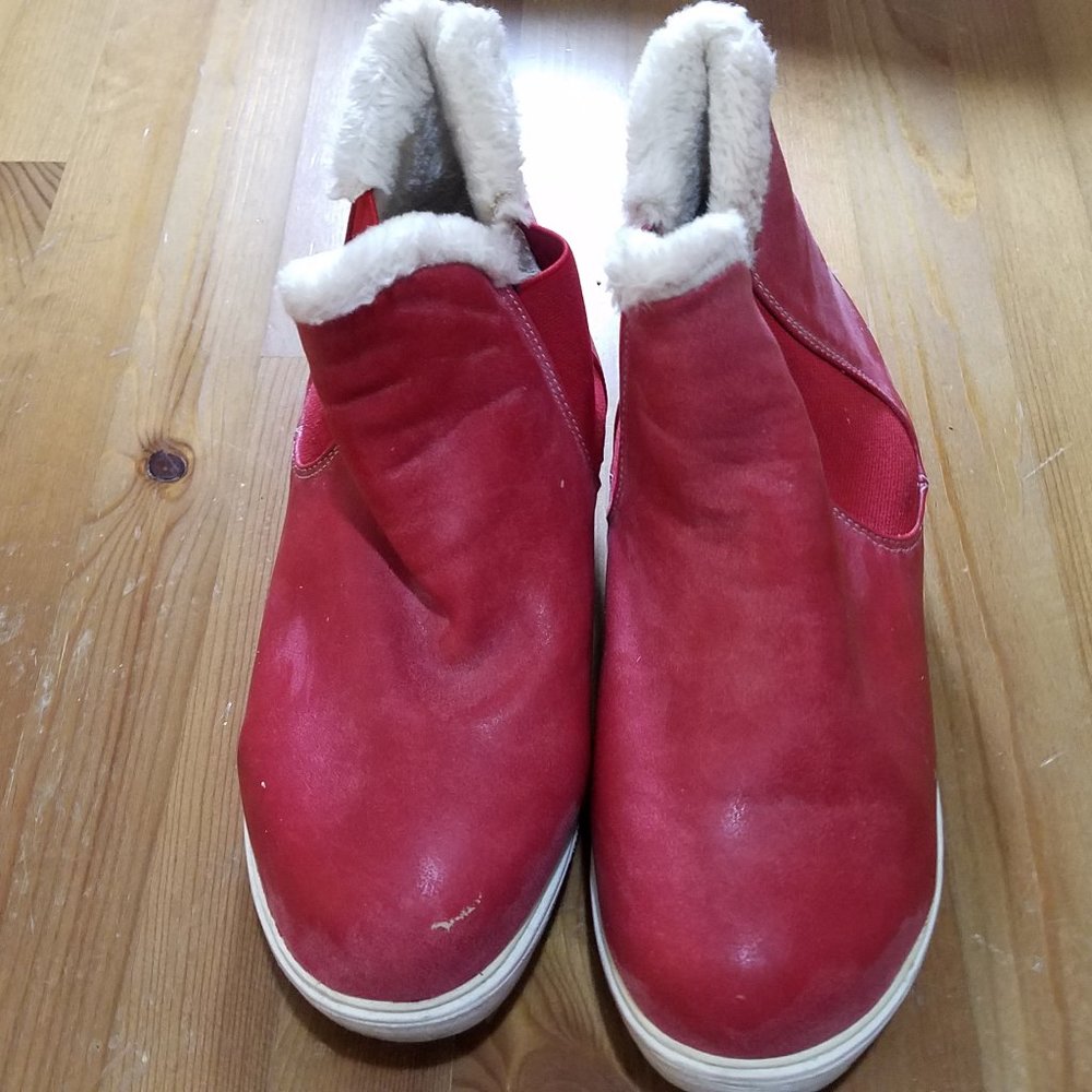 Ankle booties. Cute. Cozy.